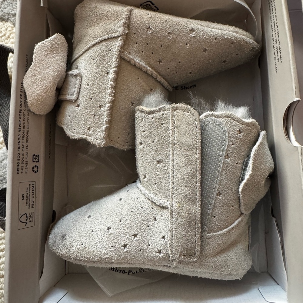 UGG Jesse bow II starry lite boot